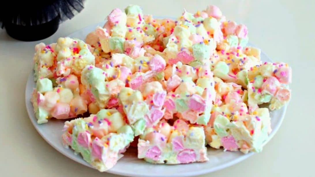 Easy 2-Ingredient Easter Marshmallow Bark Recipe