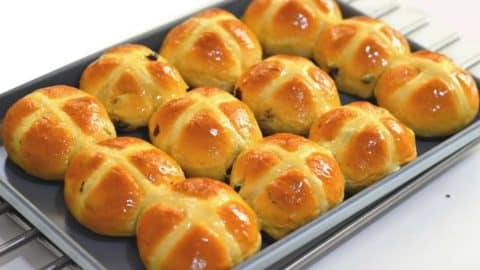 Easy Hot Cross Buns Recipe | DIY Joy Projects and Crafts Ideas