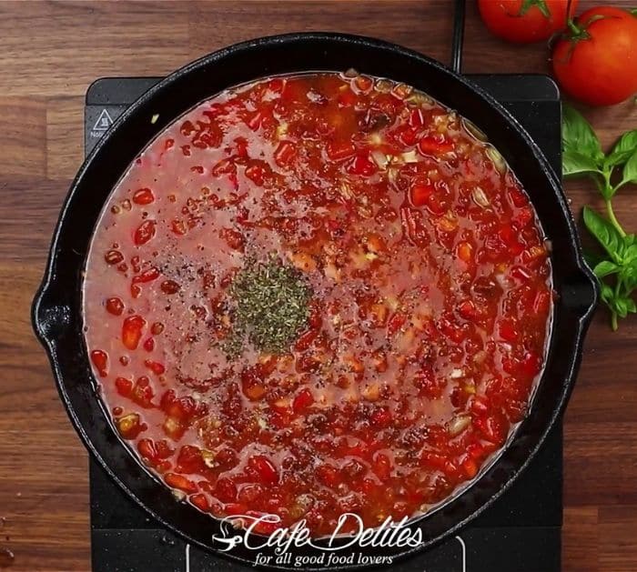 https://diyjoy.com/wp-content/uploads/2022/04/Easy-Skillet-Tomato-Chicken-Rice-Recipe.jpg