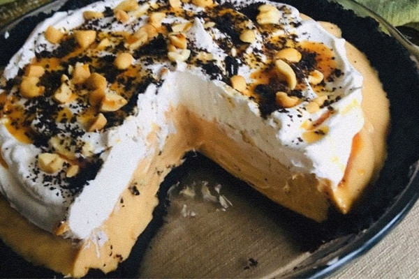 Super Easy Oreo Peanut Butter Cream Pie