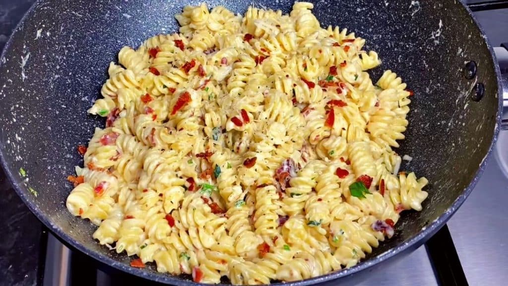 20-Minute Creamy Bacon Pasta Recipe