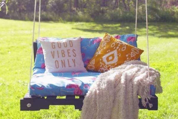 DIY Outdoor Pallet Swing Tutorial