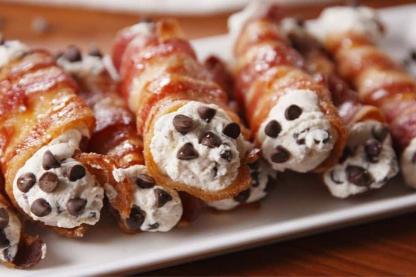 Easy To Make Maple Bacon Cannoli