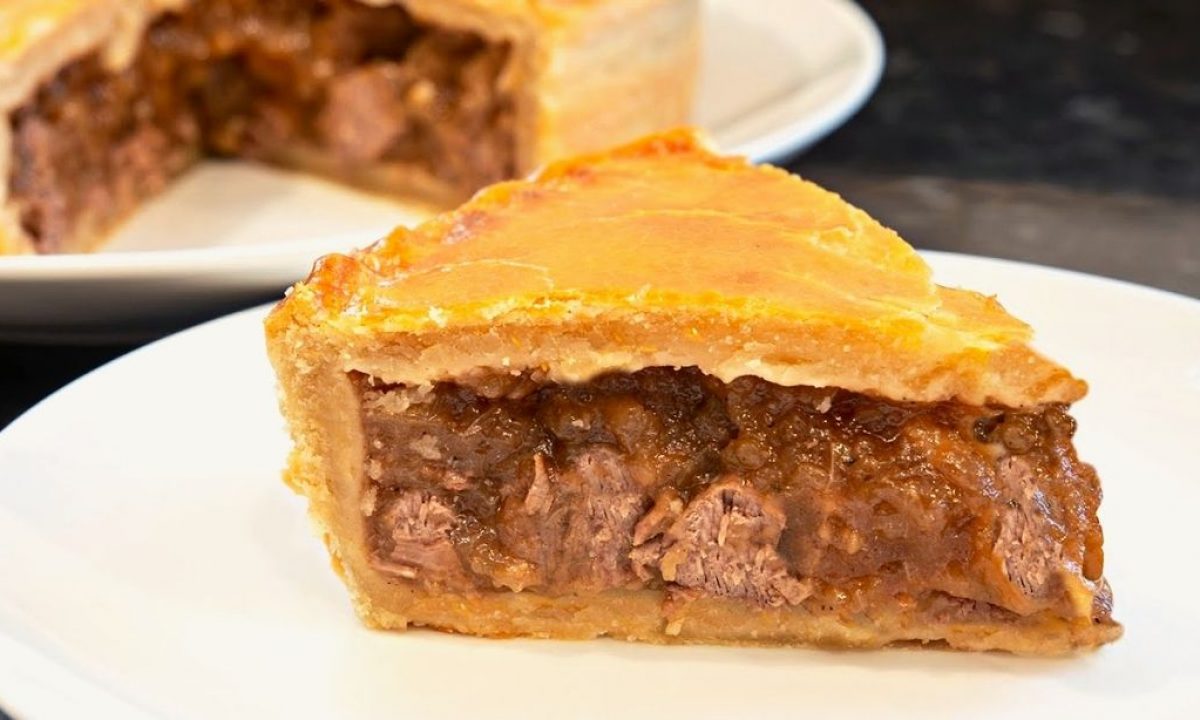 Classic Meat Pie recipe with step-by-step photos