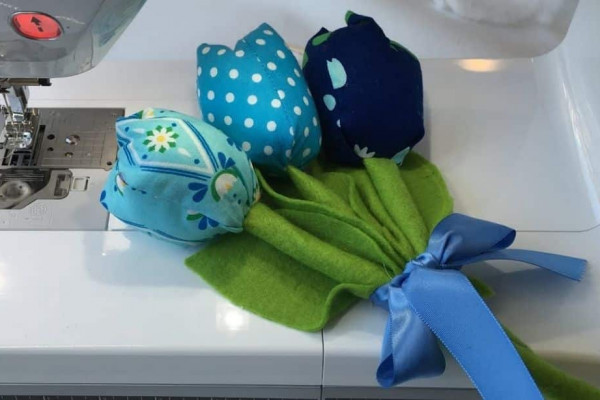 How To Sew Fabric Tulip Flowers