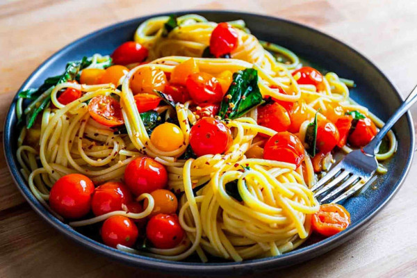 Easy and quick cherry tomato pasta