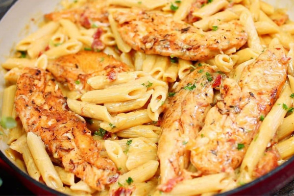 30-Minute Garlic Parmesan Pasta & Chicken Recipe