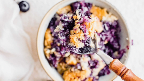 Blueberry Dump Cake | DIY Joy Projects and Crafts Ideas