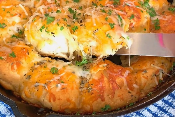 Easy Cheesy Biscuit Garlic Bread Recipe