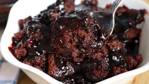 Easy To Make Molten Chocolate Cobbler | DIY Joy Projects and Crafts Ideas