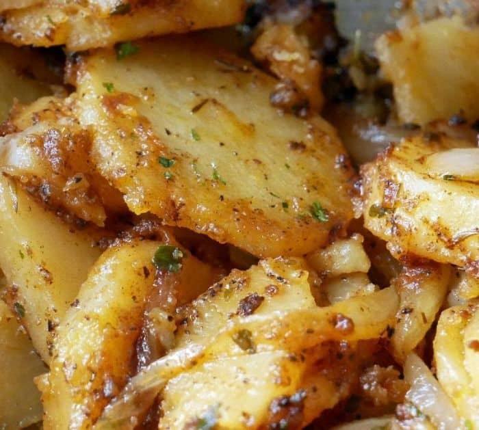 Easy To Make Skillet Potatoes And Onions