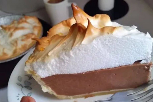 Grandma's Classic Chocolate Pie Recipe