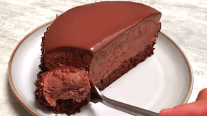 No-Bake Chocolate Mousse Cake
