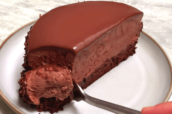 No-Bake Chocolate Mousse Cake
