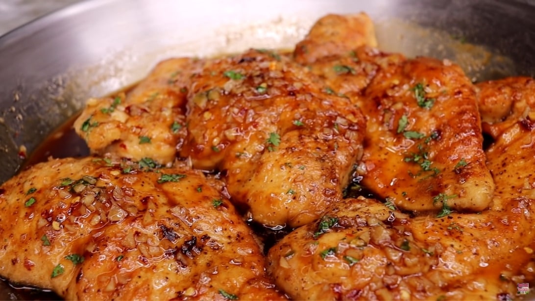 Skillet Honey Garlic Chicken Breast | DIY Joy Projects and Crafts Ideas