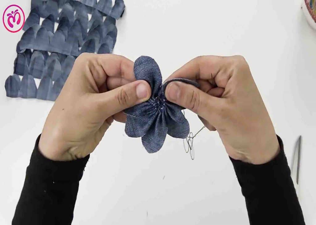 Making denim flowers for the upcycled bag