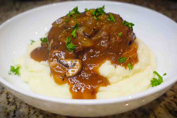Easy hamburger steak and gravy recipe with mashed potato