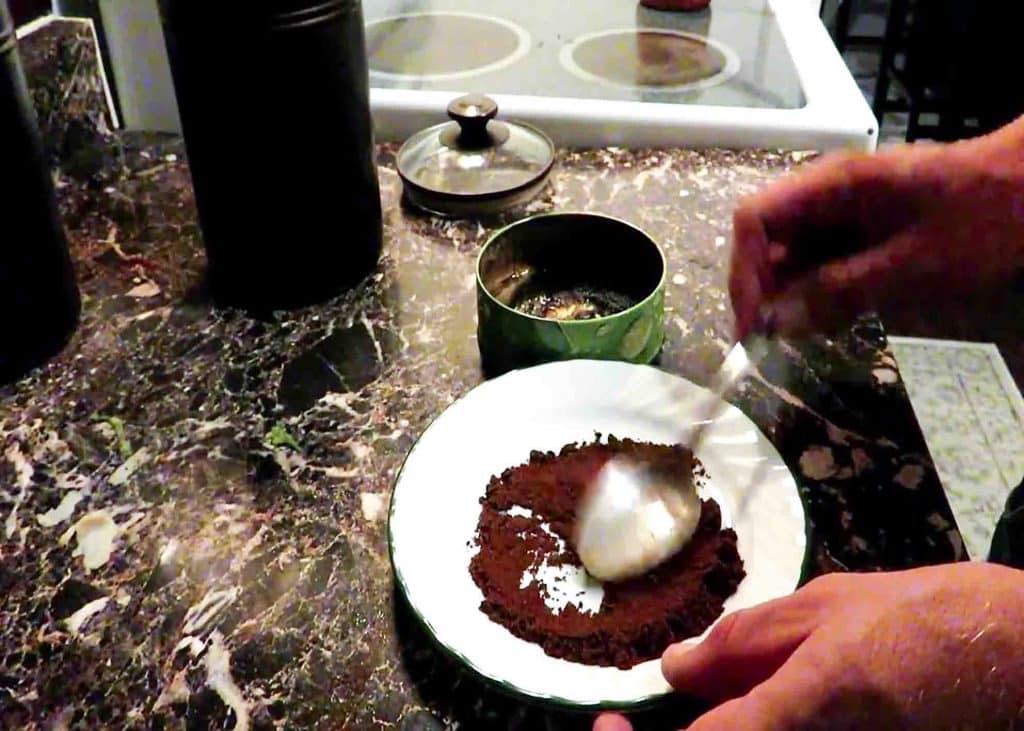 Preparing the ground coffee into a plate for the mosquitoes