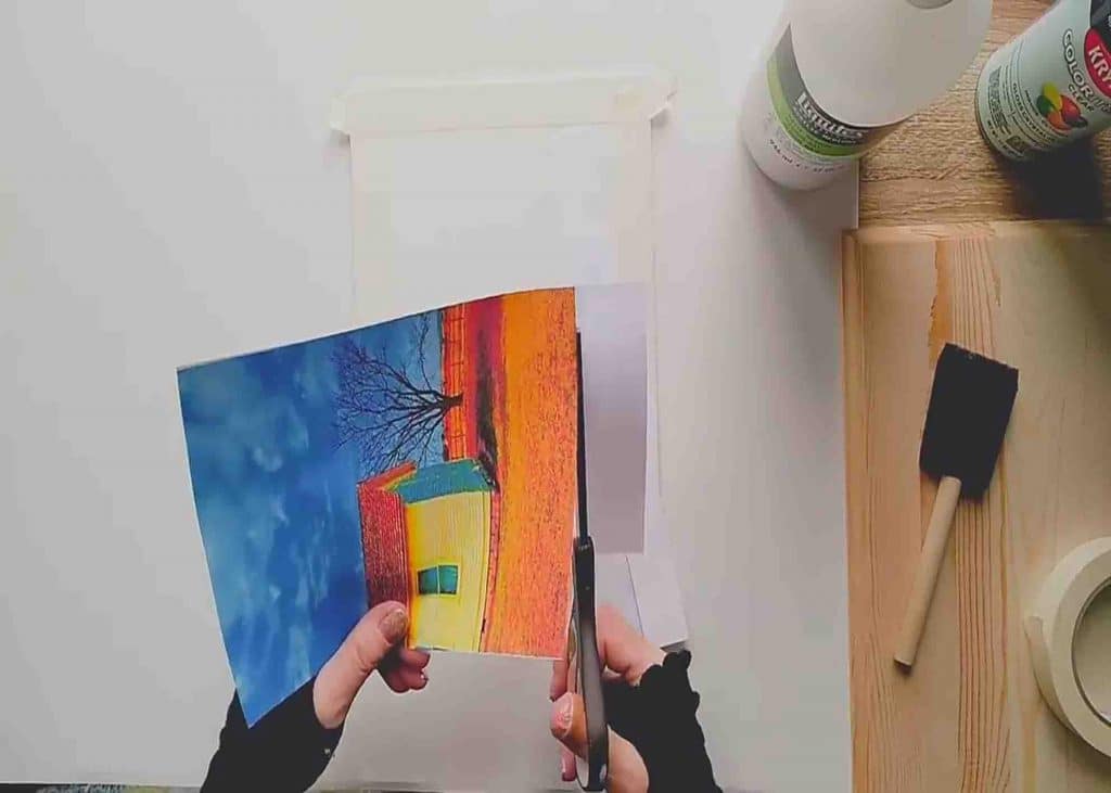 Cutting the edges of the photo print