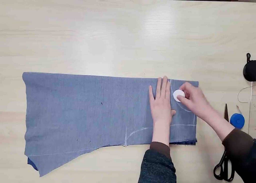 Marking the denim fabric to turn it into a dress