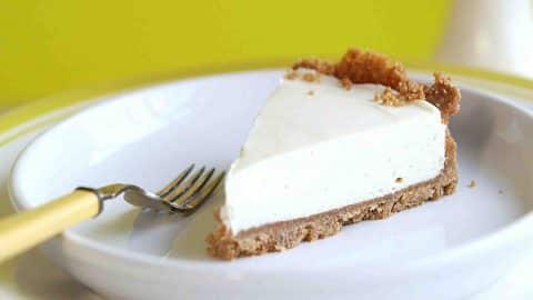 Easy No-Bake Cheesecake Recipe | DIY Joy Projects and Crafts Ideas