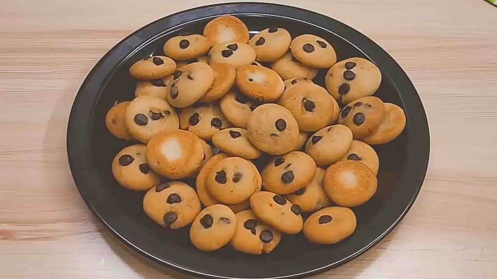 3-ingredient choco chip cookies recipe