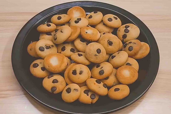 3-ingredient choco chip cookies recipe