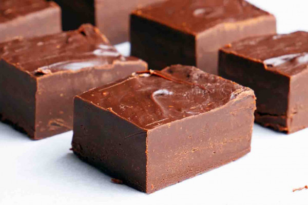 2-ingredient chocolate fudge recipe