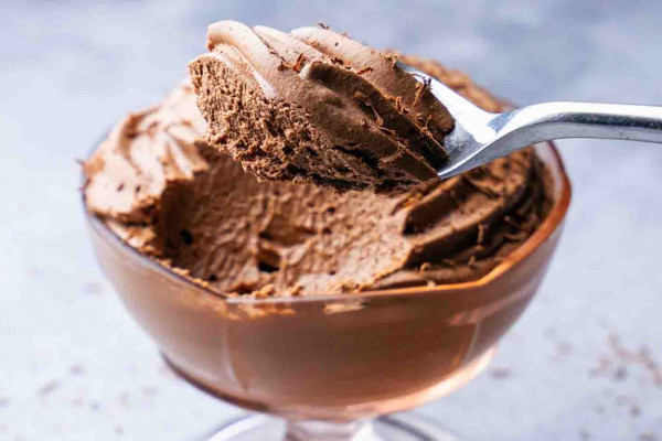 Easy 2-ingredient chocolate mousse recipe
