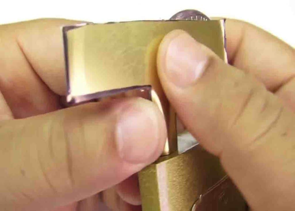 Using a tin lid to open a padlock