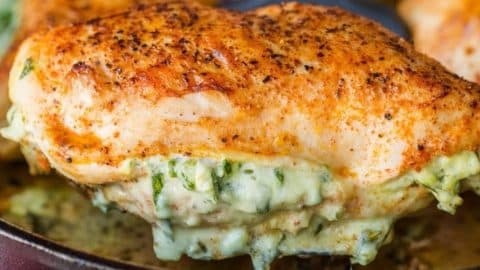 Cheesy Spinach Stuffed Chicken Breasts | DIY Joy Projects and Crafts Ideas