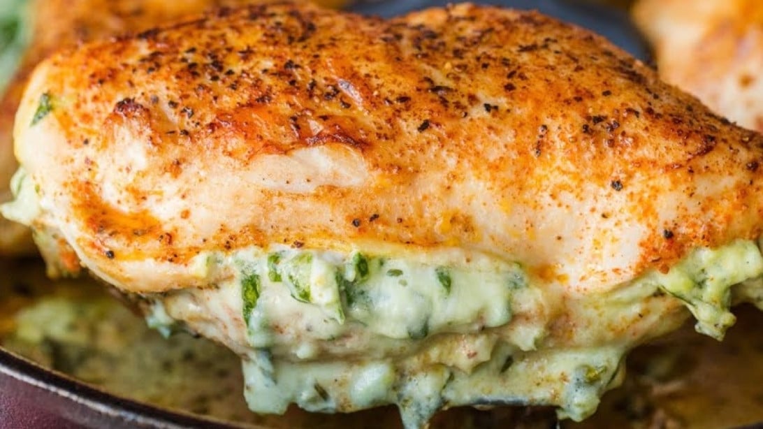 Cheesy Spinach Stuffed Chicken Breasts | DIY Joy Projects and Crafts Ideas