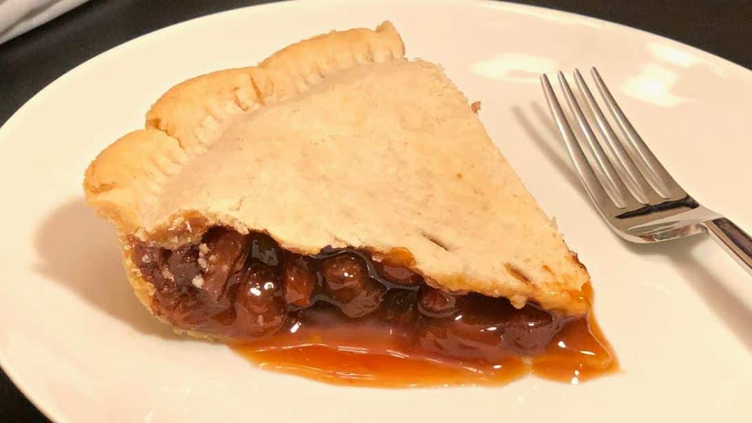 Easy Old-Fashioned Raisin Pie Recipe | DIY Joy Projects and Crafts Ideas