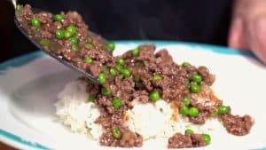 Easy To Make Saucy Ground Beef & Green Peas