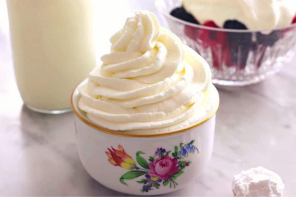 How To Make Whipped Cream Fast & Easy