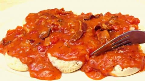Southern Tomato & Bacon Gravy Recipe | DIY Joy Projects and Crafts Ideas
