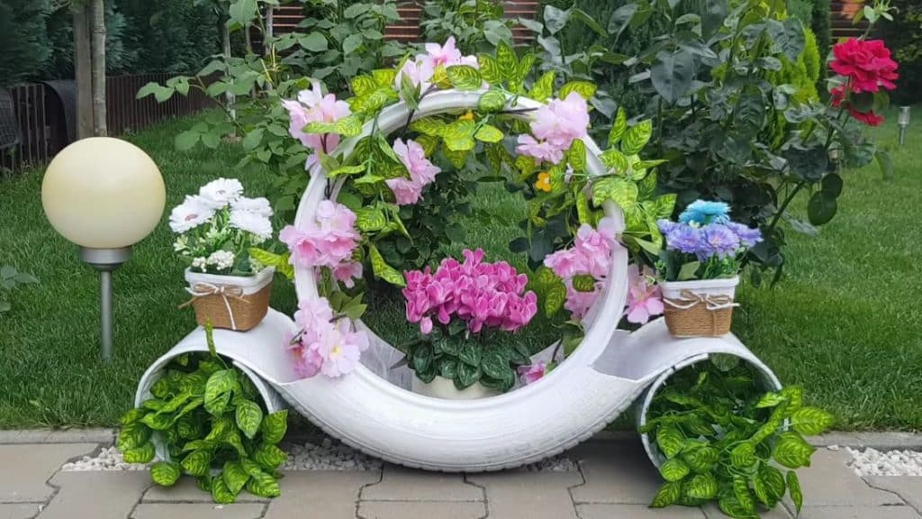Transform An Old Car Tire Into A Pretty Planter