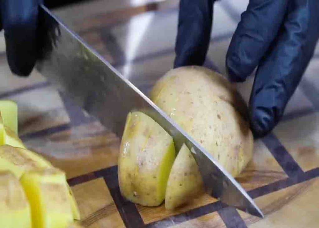 Cutting the potatoes in uniform size