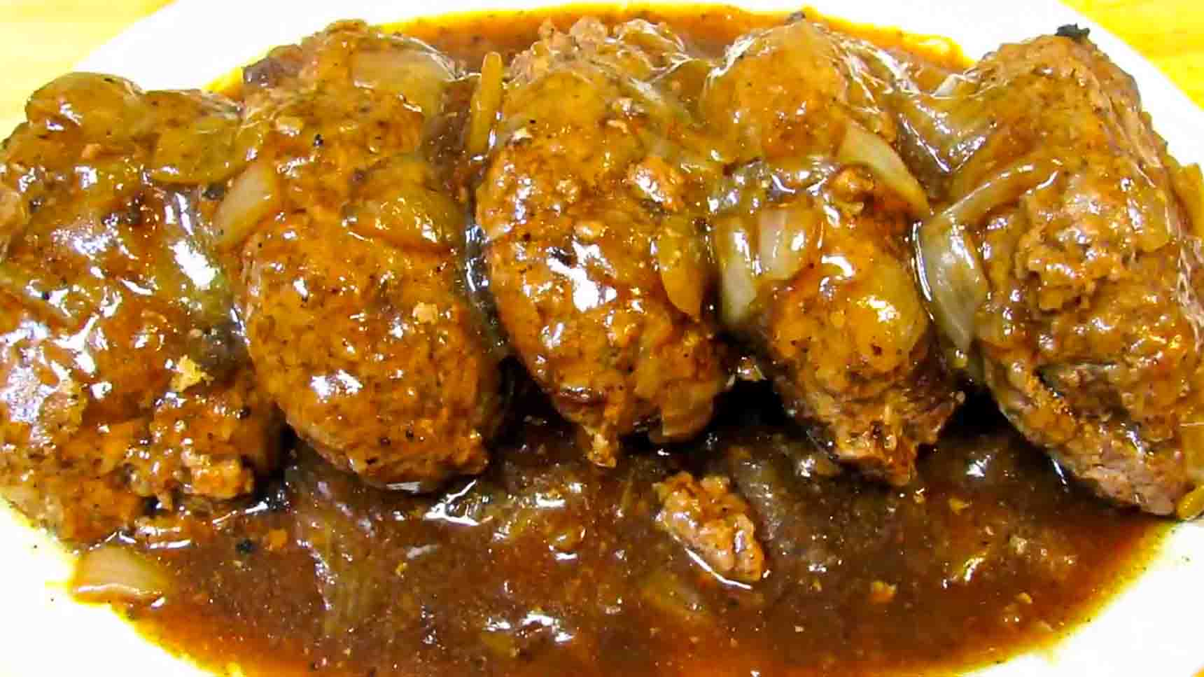 Classic Salisbury Steak and Gravy Recipe | DIY Joy Projects and Crafts Ideas