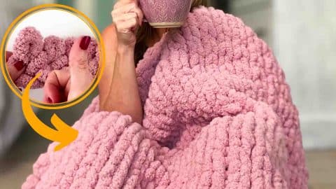 How To Finger-Knit A Blanket | DIY Joy Projects and Crafts Ideas