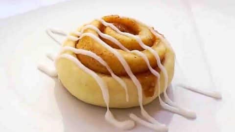 1-Minute Fluffy Cinnamon Roll Recipe | DIY Joy Projects and Crafts Ideas