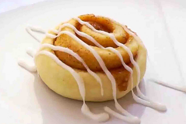 Fluffy cinnamon rolls in 1 minute