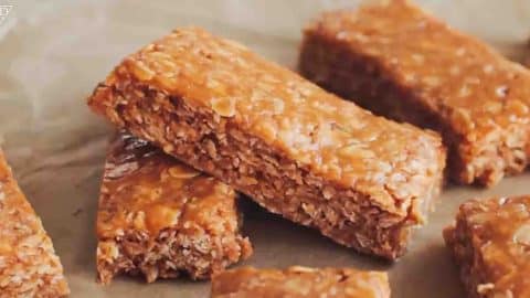 3-Ingredient Peanut Butter Oatmeal Bars Recipe | DIY Joy Projects and Crafts Ideas