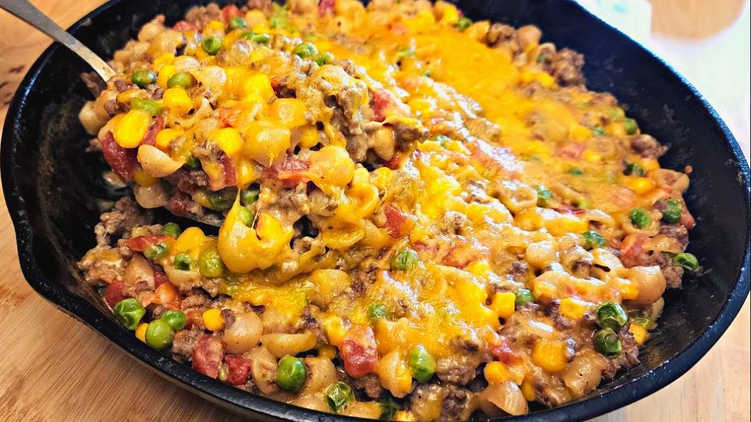 30-Minute Skillet Ground Beef & Pasta Recipe | DIY Joy Projects and Crafts Ideas