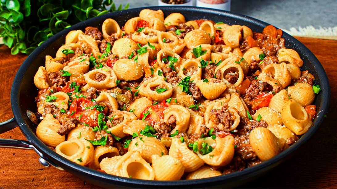 Delicious Skillet Ground Beef & Pasta Recipe | DIY Joy Projects and Crafts Ideas