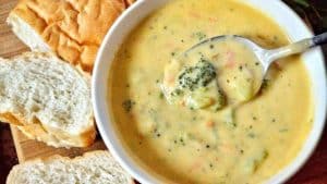 Easy Creamy Broccoli and Cheese Soup