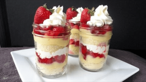 Easy Strawberry Shortcake Trifle | DIY Joy Projects and Crafts Ideas