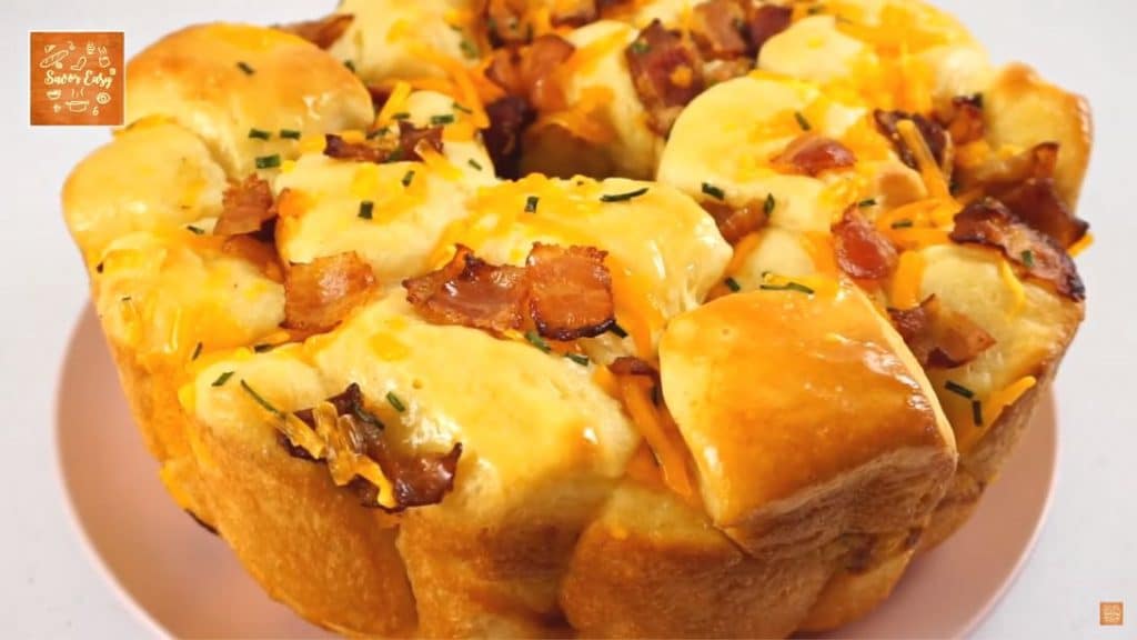 Fluffy Bacon and Cheese Pull Apart Bread
