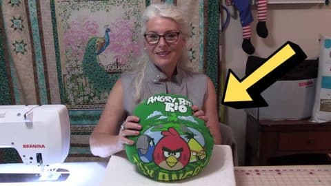 How To Make A Pillow From An Old T-shirt | DIY Joy Projects and Crafts Ideas