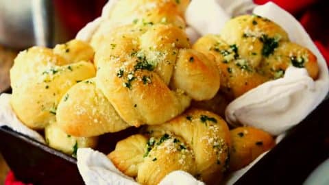 How To Make Garlic Butter Bread Knots | DIY Joy Projects and Crafts Ideas
